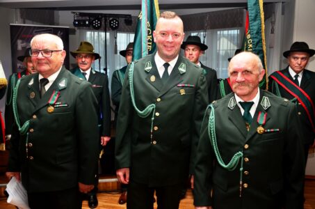 Wyróżnieni Złotym Medalem Zasługi Łowieckiej kol. Czesław Malig oraz kol. Kazimierz Kozioł